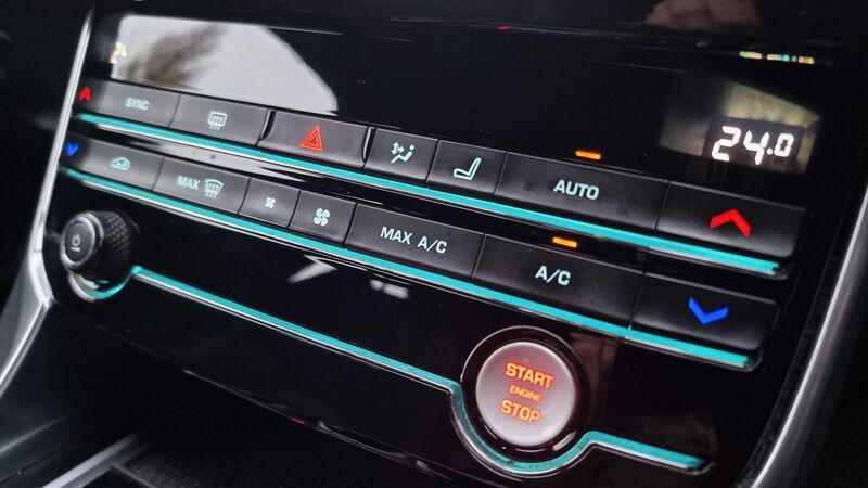 JAGUAR XE