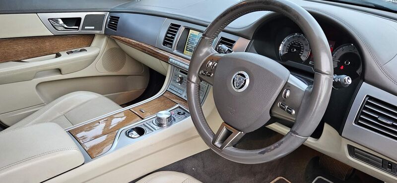 View JAGUAR XF 3.0d S V6 Premium Luxury Auto Euro 5 4dr