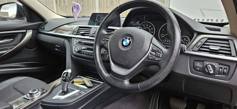 View BMW 3 SERIES 2.0 320d Modern Auto Euro 5 (s/s) 4dr