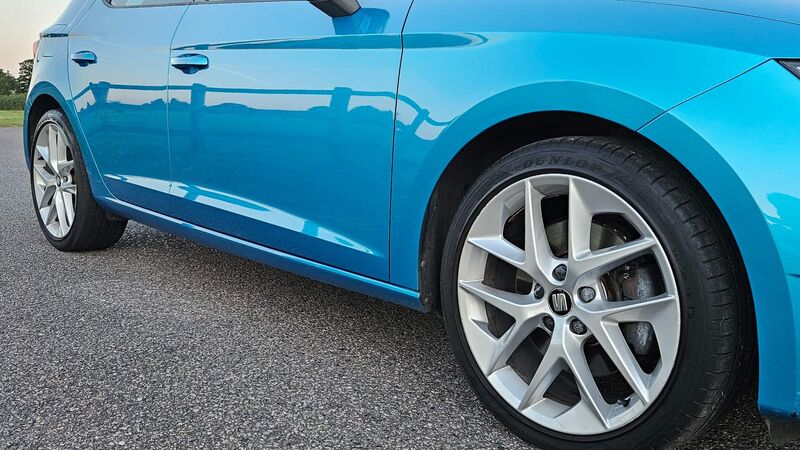 SEAT LEON