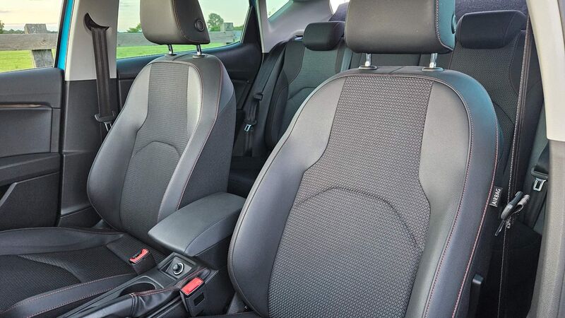 SEAT LEON
