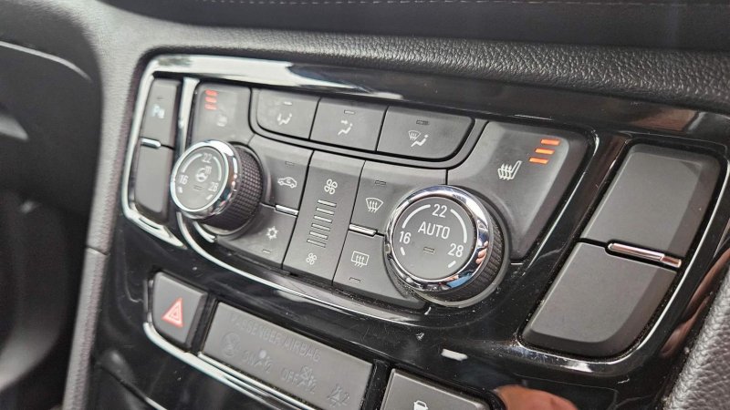 View VAUXHALL MOKKA X 1.4i Turbo Elite Nav Auto Euro 6 5dr
