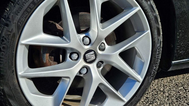 SEAT LEON