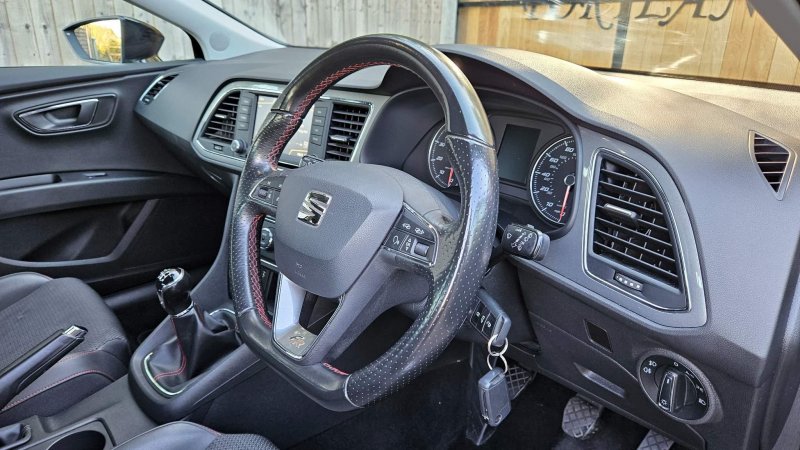SEAT LEON
