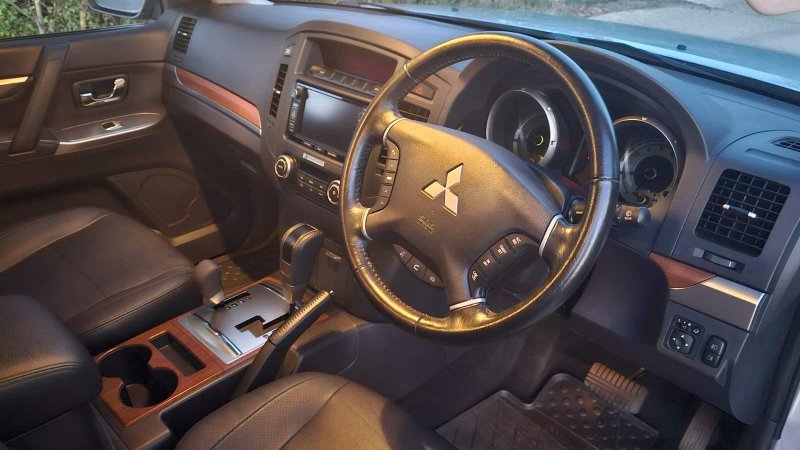 View MITSUBISHI SHOGUN 3.2 DI-DC SG3 Auto 4WD Euro 5 5dr LWB