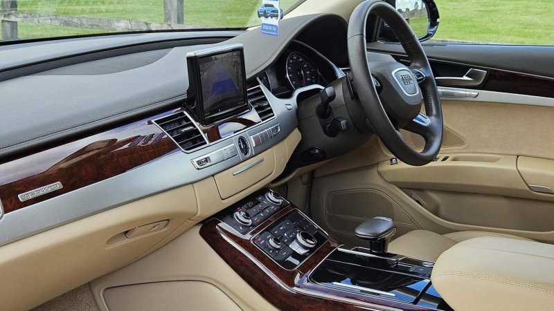 AUDI A8
