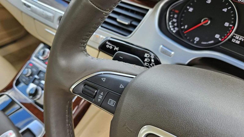 AUDI A8