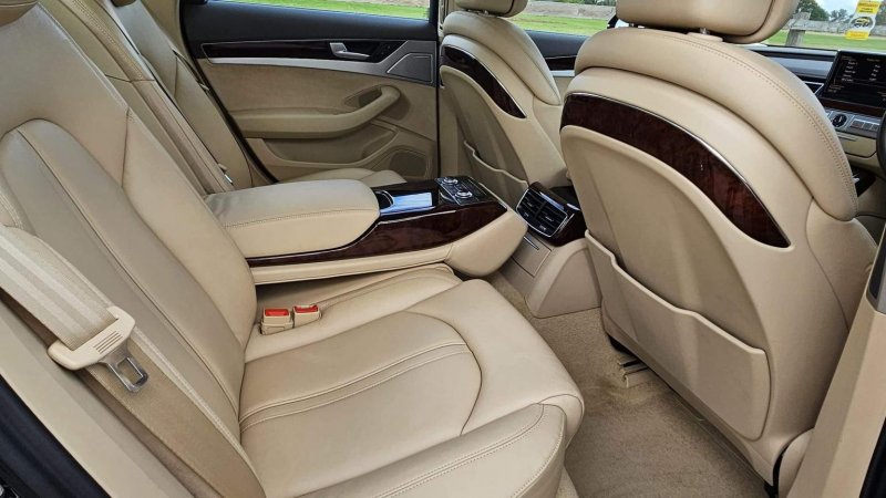 AUDI A8
