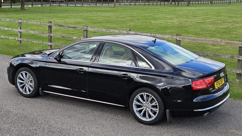 AUDI A8