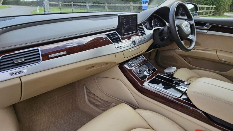 AUDI A8