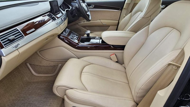 AUDI A8