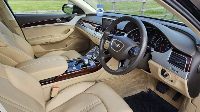 AUDI A8