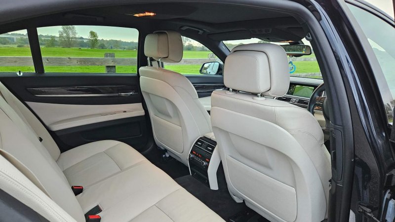 BMW 7 SERIES