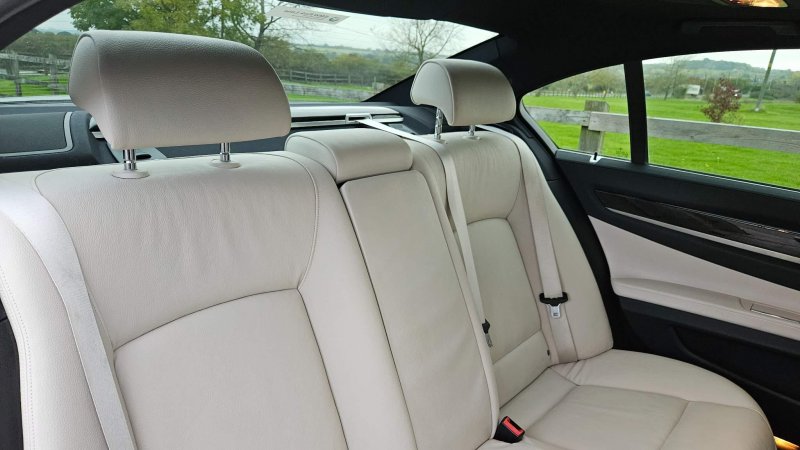 BMW 7 SERIES
