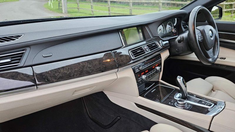 BMW 7 SERIES