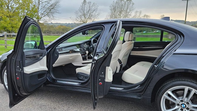 BMW 7 SERIES