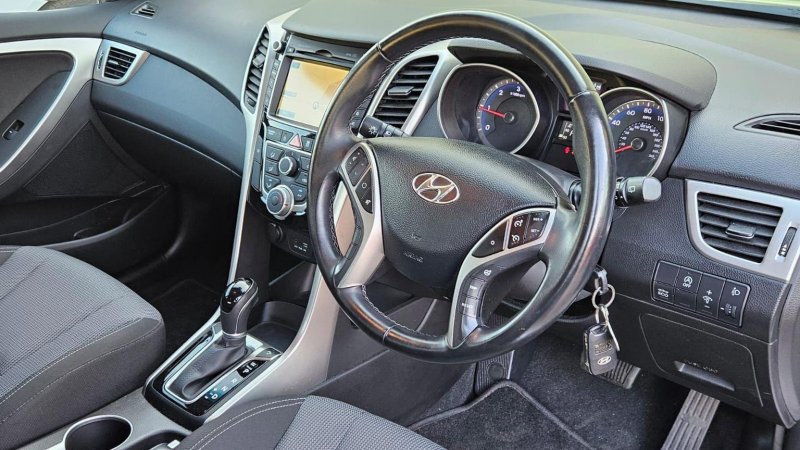 View HYUNDAI I30 1.6 CRDi Blue Drive SE Nav DCT Euro 6 (s/s) 5dr
