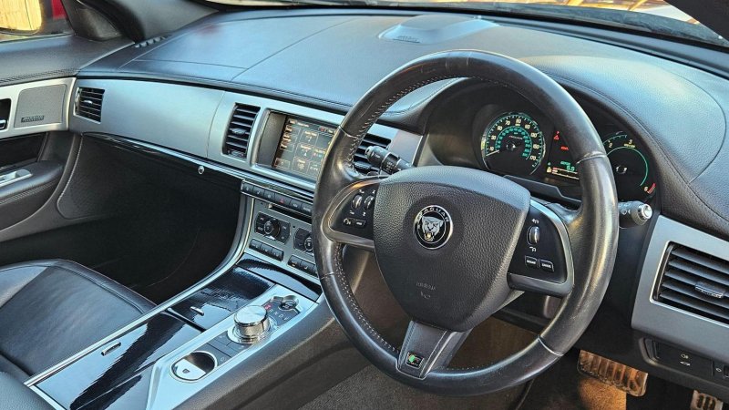 View JAGUAR XF 2.2d R-Sport Black Sportbrake Auto Euro 5 (s/s) 5dr
