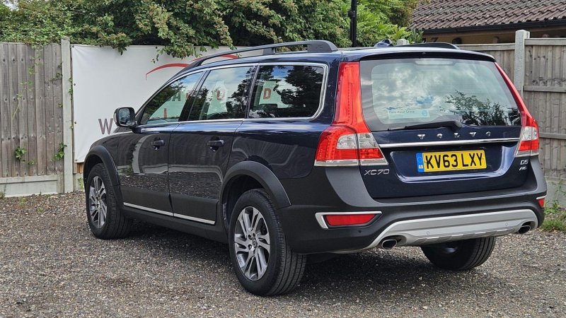 View VOLVO XC70 2.4 D5 SE Geartronic AWD Euro 5 5dr