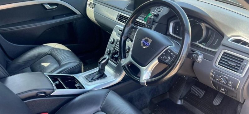 View VOLVO XC70 2.4 D5 SE Geartronic AWD Euro 5 5dr