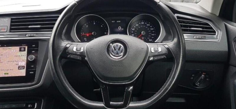 View VOLKSWAGEN TIGUAN 2.0 TDI SEL 4Motion Euro 6 (s/s) 5dr