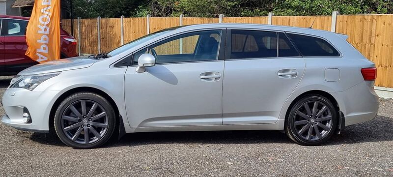 View TOYOTA AVENSIS 2.2 D-CAT Excel Tourer Auto Euro 5 5dr