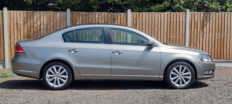 View VOLKSWAGEN PASSAT 1.6 TDI BlueMotion Tech Executive Euro 5 (s/s) 4dr