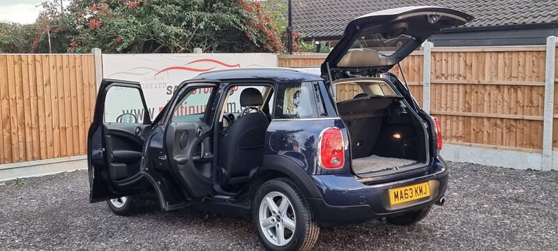 View MINI COUNTRYMAN 1.6 Cooper Auto Euro 6 5dr