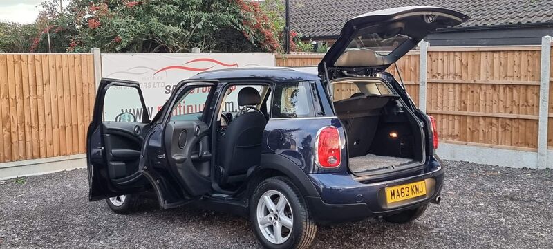 View MINI COUNTRYMAN 1.6 Cooper Auto Euro 6 5dr