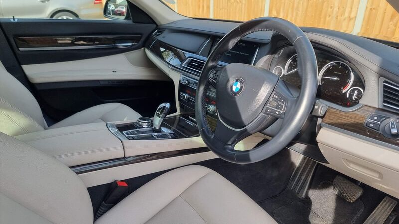 View BMW 7 SERIES 3.0 730d SE Auto Euro 5 (s/s) 4dr