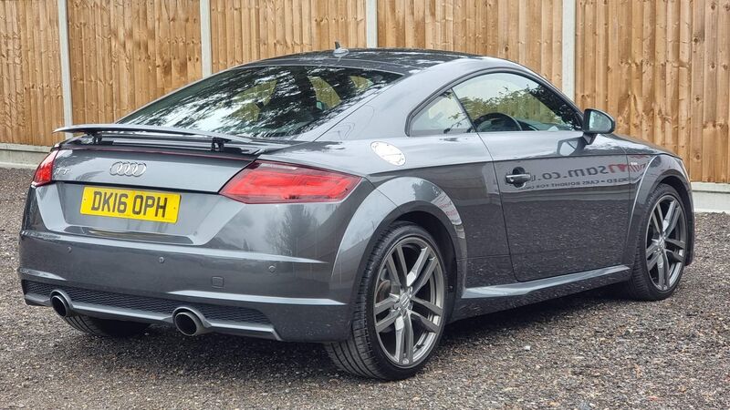 AUDI TT