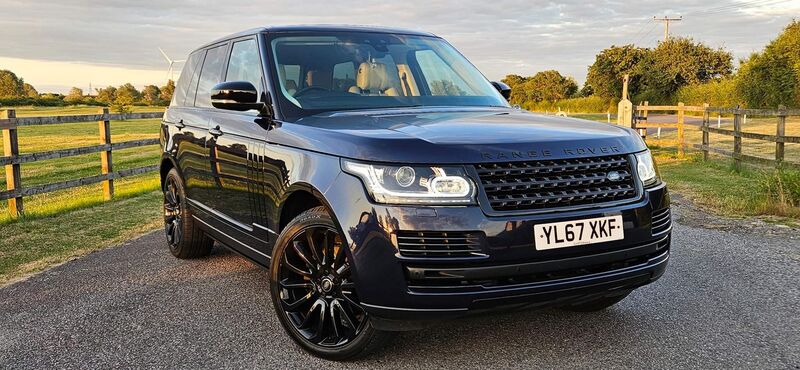View LAND ROVER RANGE ROVER 3.0 TD V6 Vogue Auto 4WD Euro 6 (s/s) 5dr